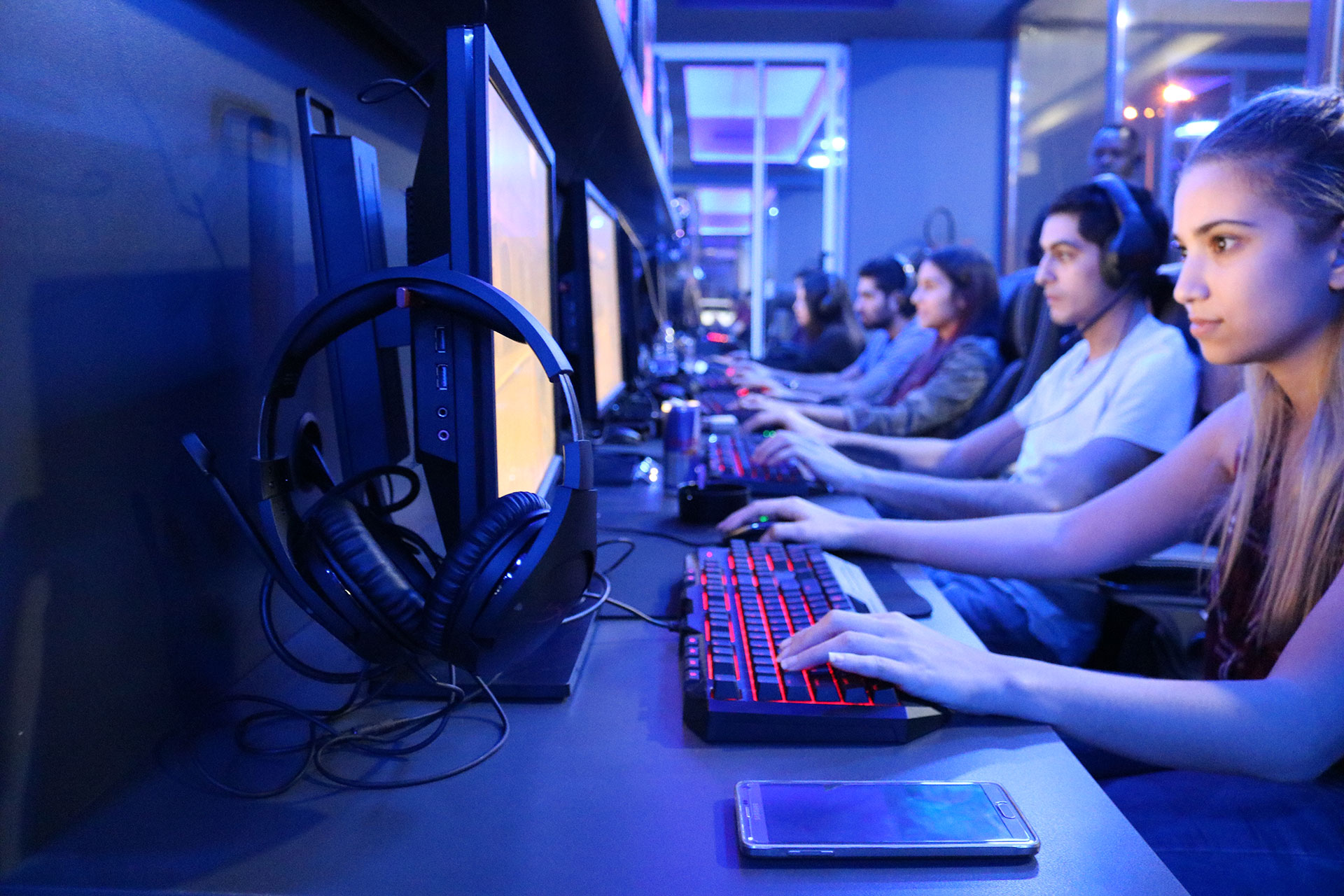 VCore Gaming Lounge Gaming center Lebanon